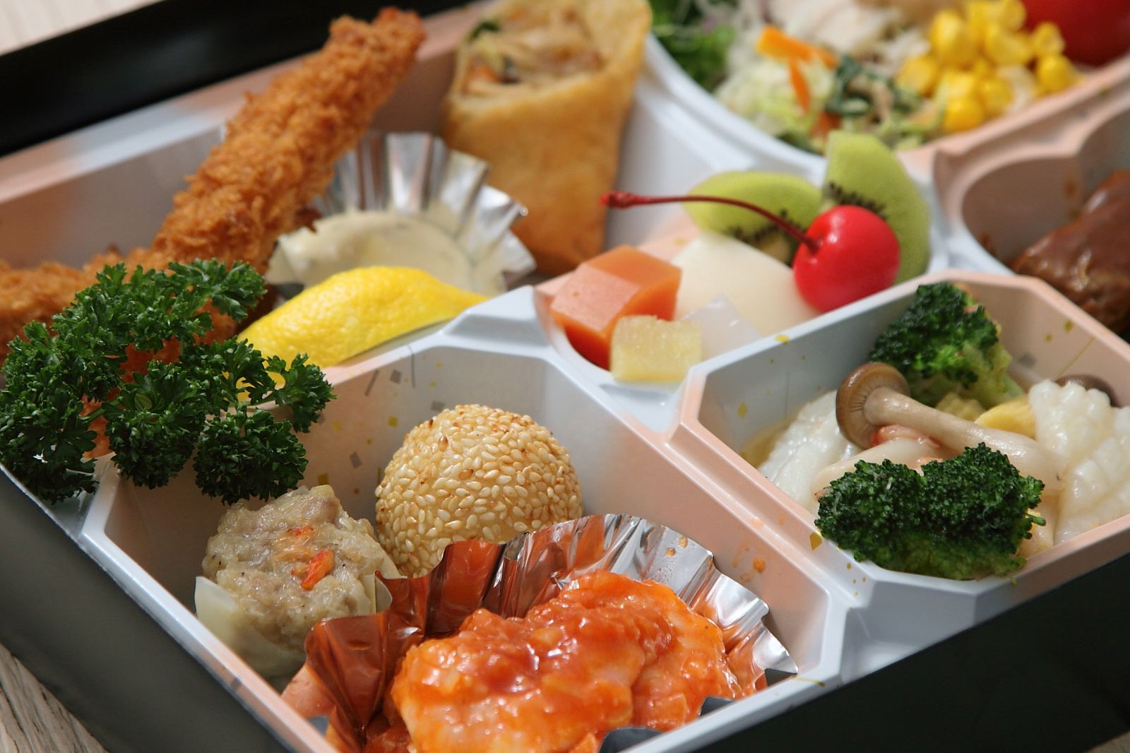 おじろ弁当 尾白弁当 牧之原市の宅配弁当 仕出し弁当配達